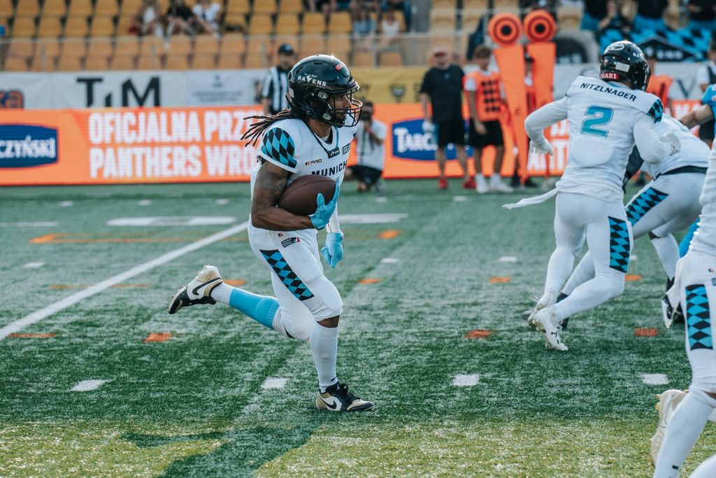 Every drop of sweat, every hit, every yard led us here. Now the true fight begins – the playoffs.

#munich #ravens #munichravens #ravenscrowd #gameday #win #roadtoplayoffs #wroclawpanthers