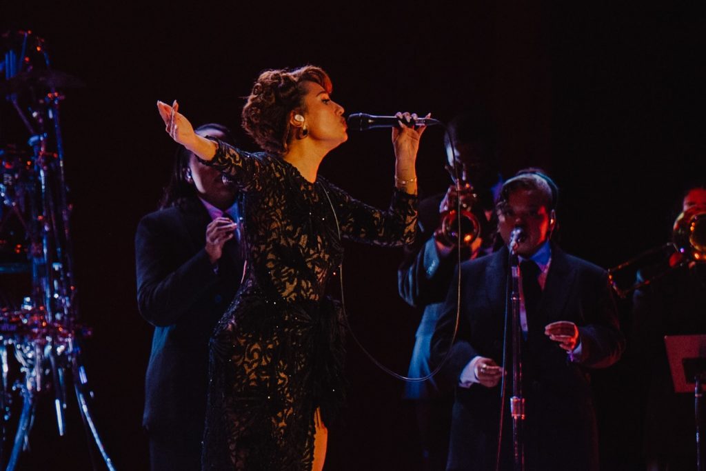 Powerful voice, strong presence, pure energy. Photographing Raye live was nothing short of inspiring.

#Raye #LiveMusic #ConcertPhotography #MusicPhotography #OnStage #ThroughMyLens #LivePerformance #CapturedMoments #PhotographyJourney #ArtistPhotograph #superbloom
