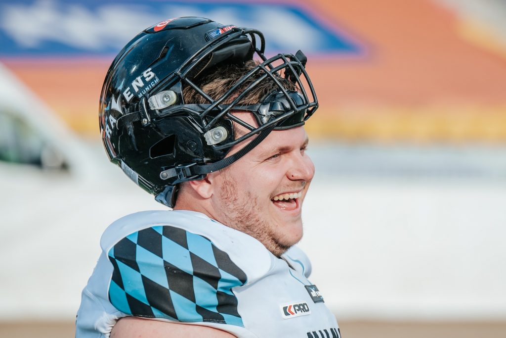 Every drop of sweat, every hit, every yard led us here. Now the true fight begins – the playoffs.

#munich #ravens #munichravens #ravenscrowd #gameday #win #roadtoplayoffs #wroclawpanthers