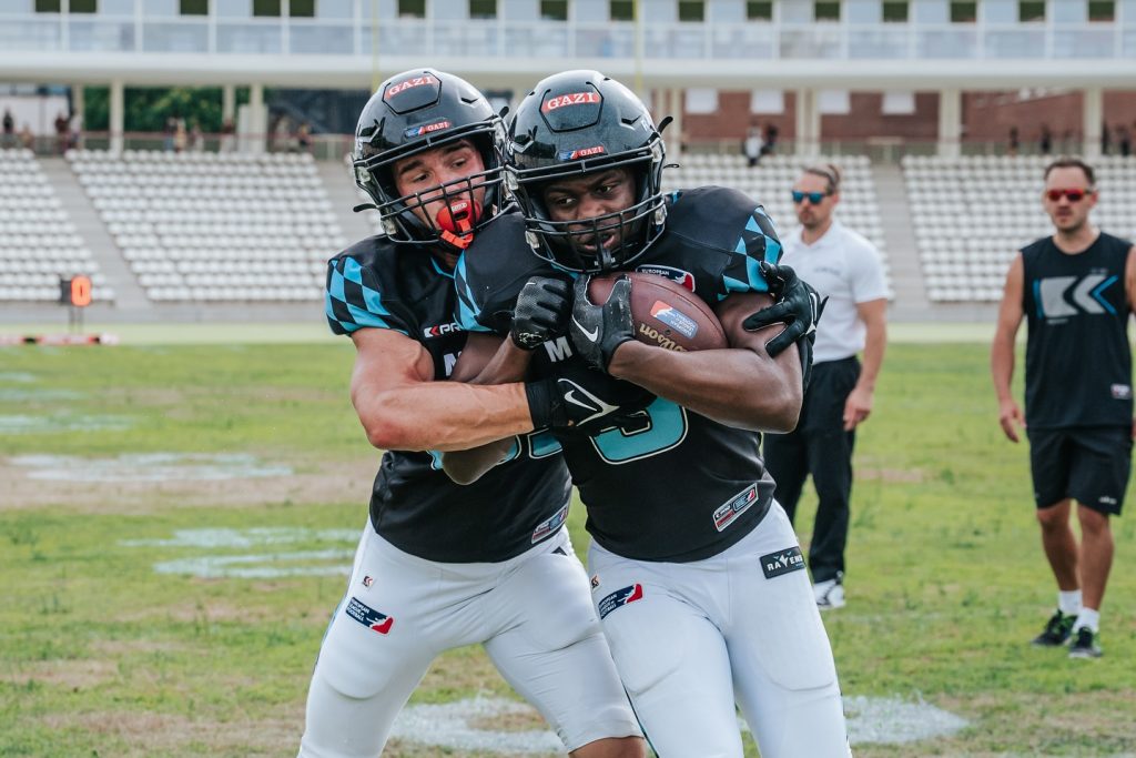 Tough battle, big win. Took down Madrid — one step closer to the playoffs.

#munich #ravens #munichravens #gameday #madrid #madridbravos #hardfight #win #roadtoplayoff