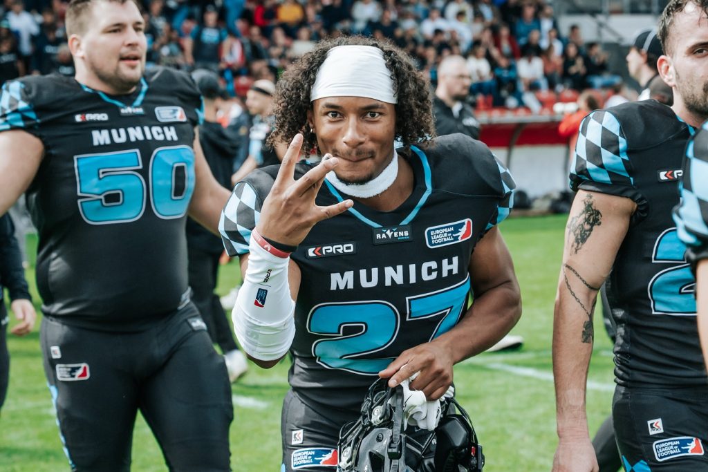 Earned. Not given. Another W. Let’s go to the playoffs 

#munich #ravens #munichravens #gameday #europeanleagueoffootball #wroclawpanthers #divisionchampions
