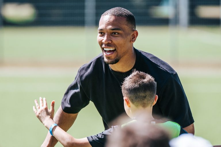 I had the opportunity to photograph the NFL stars Amon-Ra St. Brown and his brother Equanimeous St. Brown at their football camp — and what a day it was! The atmosphere was full of energy, motivation, and amazing people. Grateful to be part of it and capture these unforgettable moments behind the lens. 

#StBrownCamp #AmonRa #Equanimeous #FootballCamp #NFL