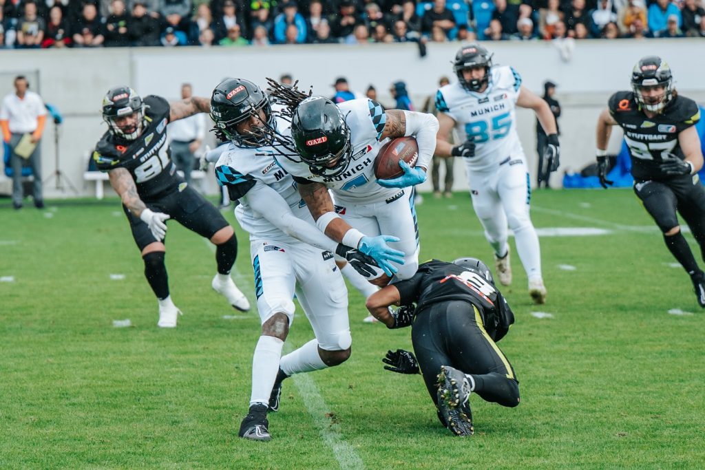 Didn’t punch it in this time—time to reload and hit harder.

📸 Danke für das Foto von mir @zwenjazwenja 

#munich #ravens #football #gameday #unleashyourwings #keepfighting
