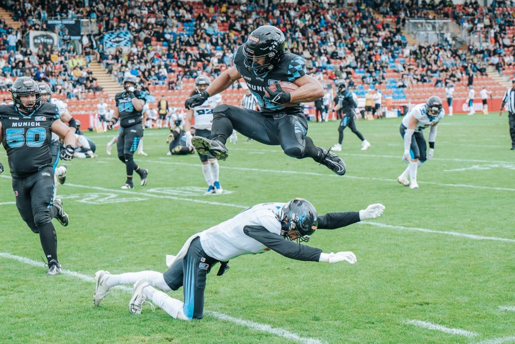 Earned. Not given. Another W. Let’s go to the playoffs 

#munich #ravens #munichravens #gameday #europeanleagueoffootball #wroclawpanthers #divisionchampions