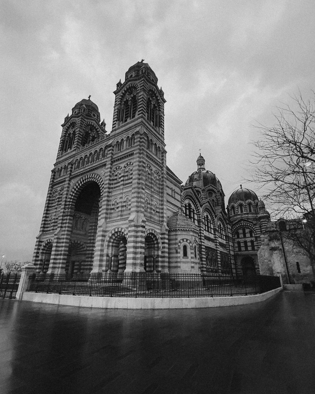 A small recap from the last Weekend in Marseille. It was an Short but cool Journey. The whole City Looks like a Moviescene. I can recommend everyone to visit the city.
All pictures a made with an iPhone 

#citylife #marseille #france #trip #journey #iphone #apple