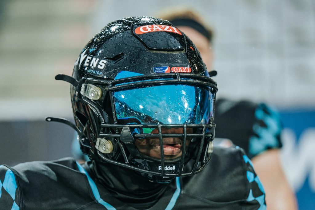 Kept it rolling. Still on track. 1:0!

Thank you @goran_vic_ for the picture of me

#munich #ravens #munichravens #gameday #tirol #raiders #tirolraiders #football #win