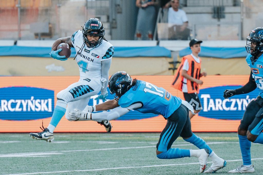 Every drop of sweat, every hit, every yard led us here. Now the true fight begins – the playoffs.

#munich #ravens #munichravens #ravenscrowd #gameday #win #roadtoplayoffs #wroclawpanthers