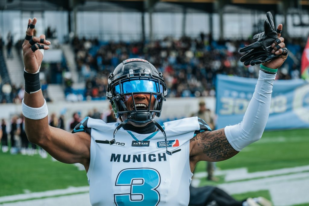 Didn’t punch it in this time—time to reload and hit harder.

📸 Danke für das Foto von mir @zwenjazwenja 

#munich #ravens #football #gameday #unleashyourwings #keepfighting