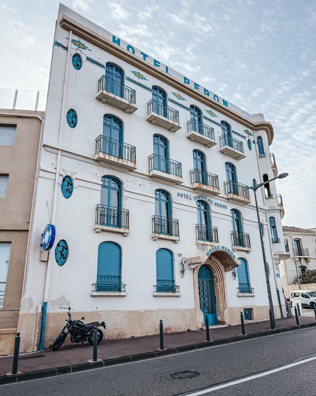 A small recap from the last Weekend in Marseille. It was an Short but cool Journey. The whole City Looks like a Moviescene. I can recommend everyone to visit the city.
All pictures a made with an iPhone 

#citylife #marseille #france #trip #journey #iphone #apple