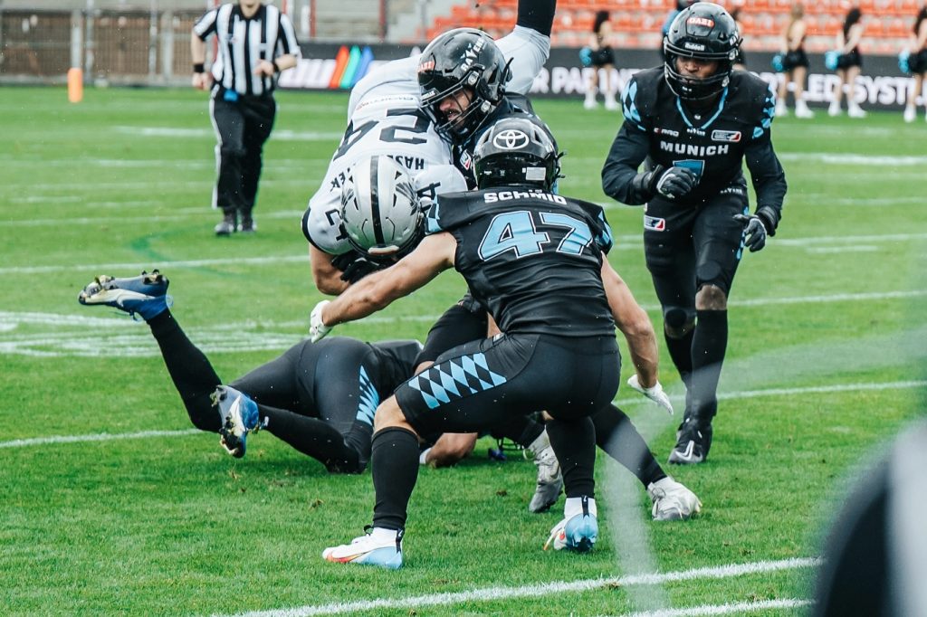 Gameday Recap. Back for year three with the Munich Ravens. Eyes on the prize — let’s make it count.

Thank you @goran_vic_ and @30nullvier_photographie for the photos of me

#football #munich #ravens #europeanleagueoffootball #stepbystep #gameday