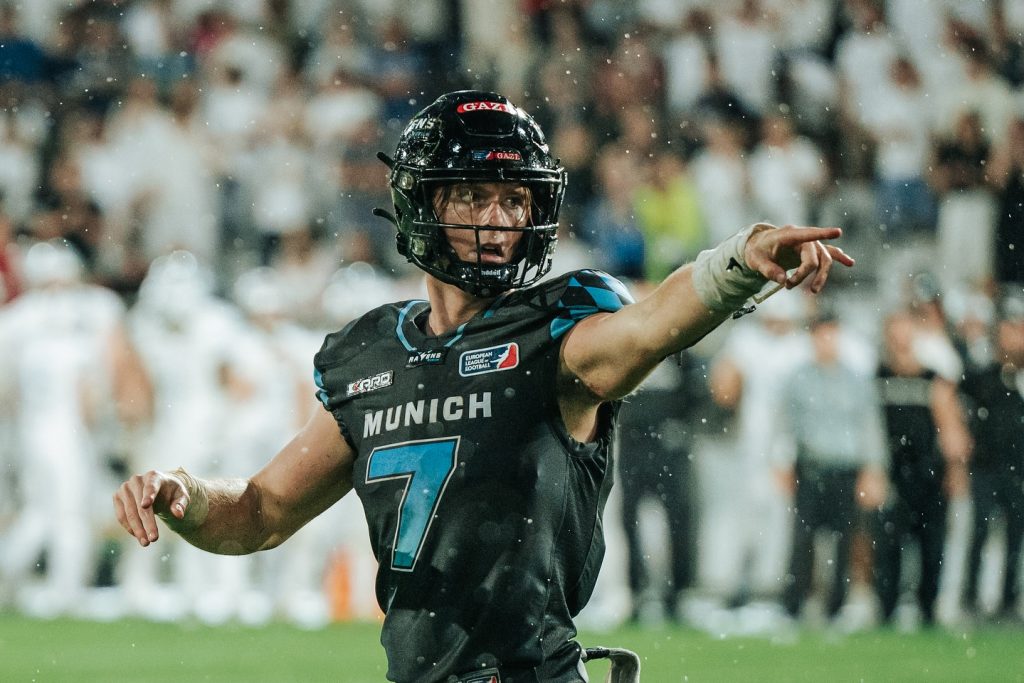 Kept it rolling. Still on track. 1:0!

Thank you @goran_vic_ for the picture of me

#munich #ravens #munichravens #gameday #tirol #raiders #tirolraiders #football #win