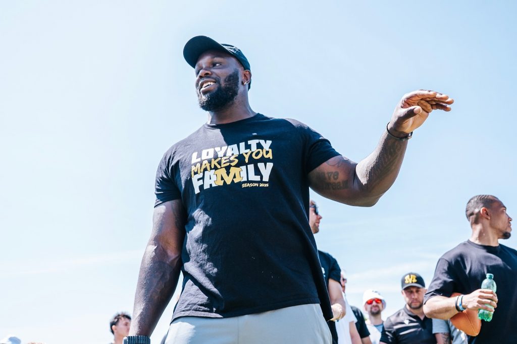 I had the opportunity to photograph the NFL stars Amon-Ra St. Brown and his brother Equanimeous St. Brown at their football camp — and what a day it was! The atmosphere was full of energy, motivation, and amazing people. Grateful to be part of it and capture these unforgettable moments behind the lens. 

#StBrownCamp #AmonRa #Equanimeous #FootballCamp #NFL