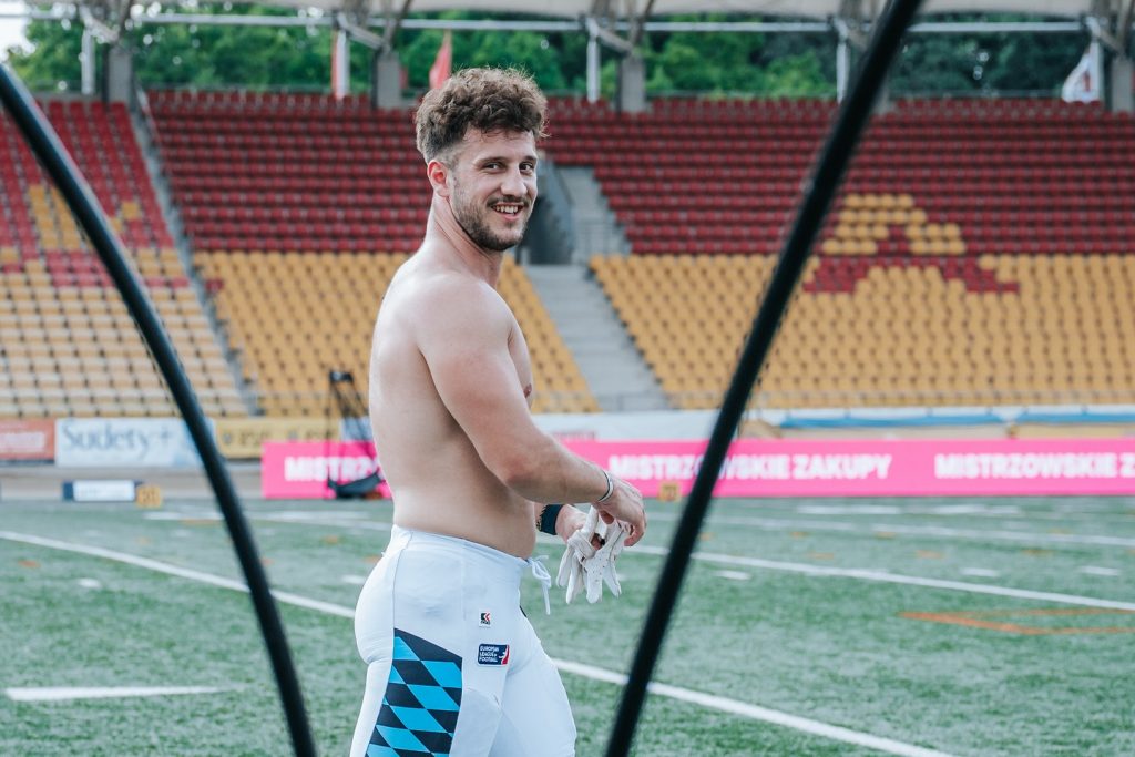 Every drop of sweat, every hit, every yard led us here. Now the true fight begins – the playoffs.

#munich #ravens #munichravens #ravenscrowd #gameday #win #roadtoplayoffs #wroclawpanthers