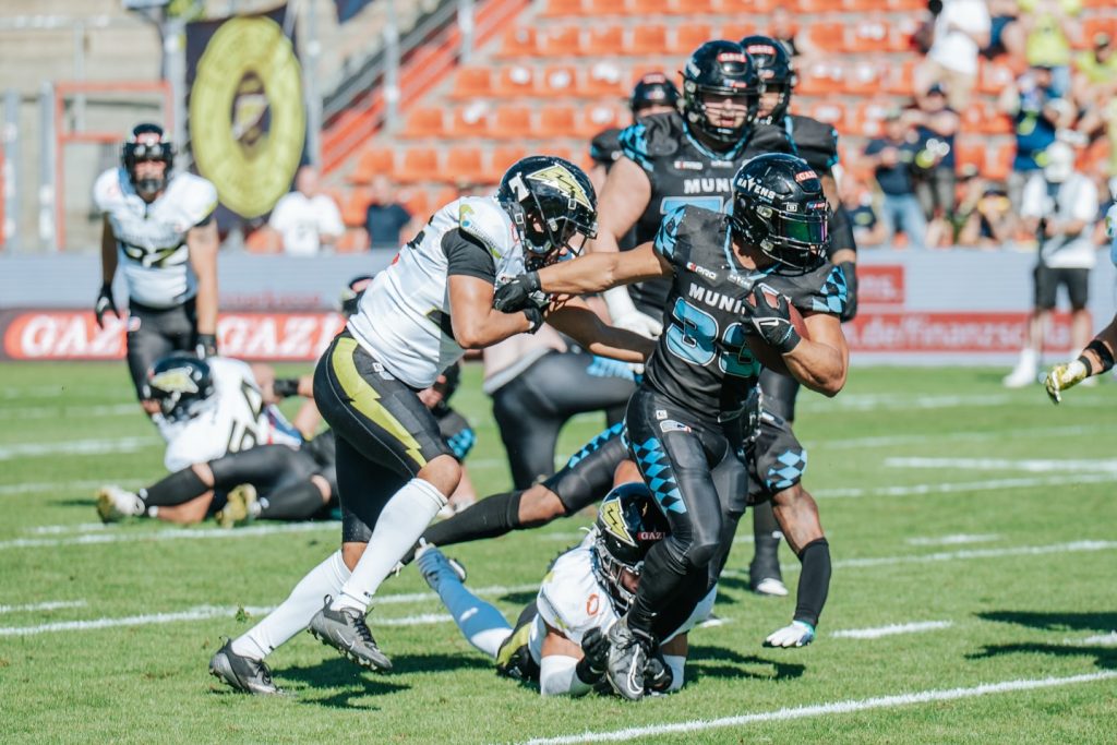 From the first whistle to the last, we left everything out there. The season ends, the legacy continues. Grateful be a part of it 

#munich #ravens #munichravens #gameday #semifinals #stuttgart #surge #football