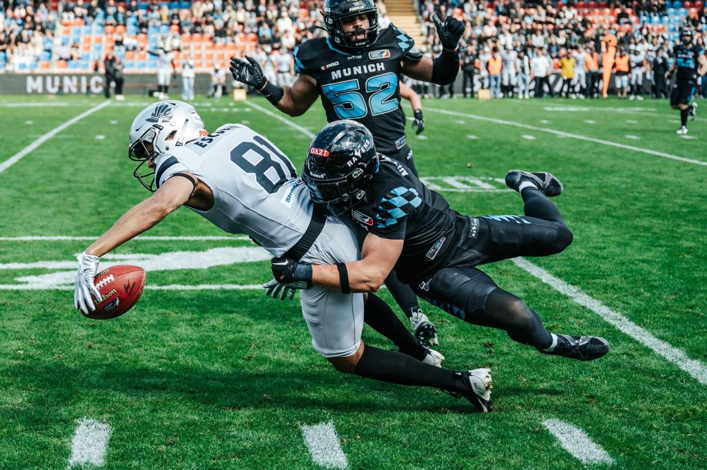 Gameday Recap. Back for year three with the Munich Ravens. Eyes on the prize — let’s make it count.

Thank you @goran_vic_ and @30nullvier_photographie for the photos of me

#football #munich #ravens #europeanleagueoffootball #stepbystep #gameday