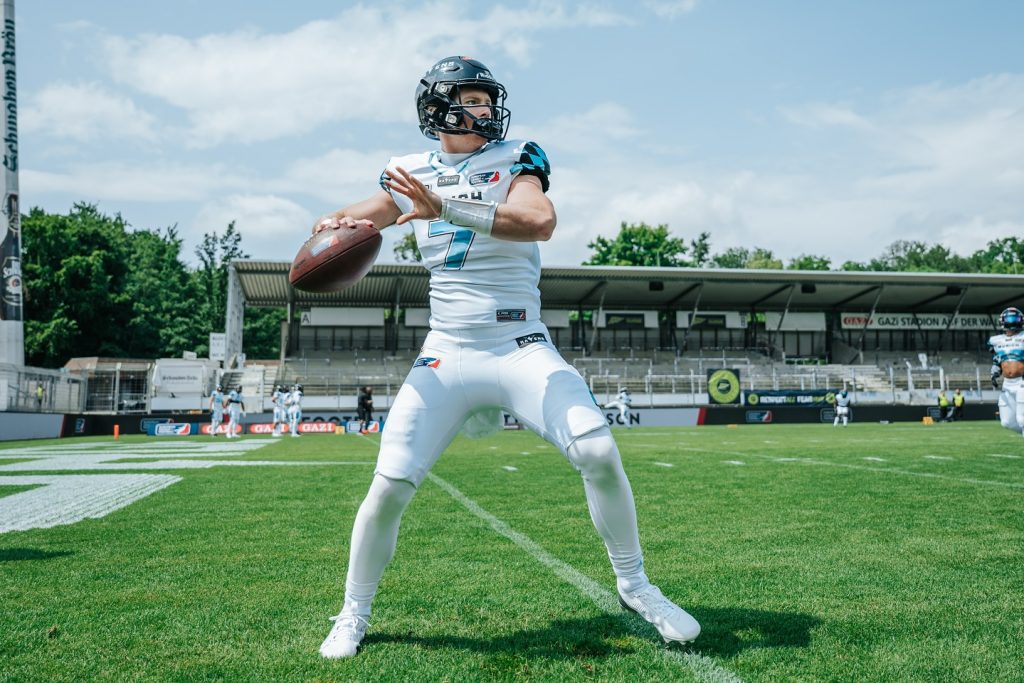 Didn’t punch it in this time—time to reload and hit harder.

📸 Danke für das Foto von mir @zwenjazwenja 

#munich #ravens #football #gameday #unleashyourwings #keepfighting
