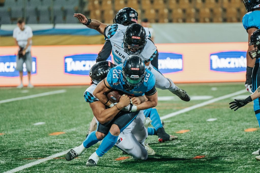 Every drop of sweat, every hit, every yard led us here. Now the true fight begins – the playoffs.

#munich #ravens #munichravens #ravenscrowd #gameday #win #roadtoplayoffs #wroclawpanthers