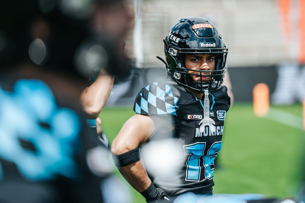 Gameday Recap. Back for year three with the Munich Ravens. Eyes on the prize — let’s make it count.

Thank you @goran_vic_ and @30nullvier_photographie for the photos of me

#football #munich #ravens #europeanleagueoffootball #stepbystep #gameday