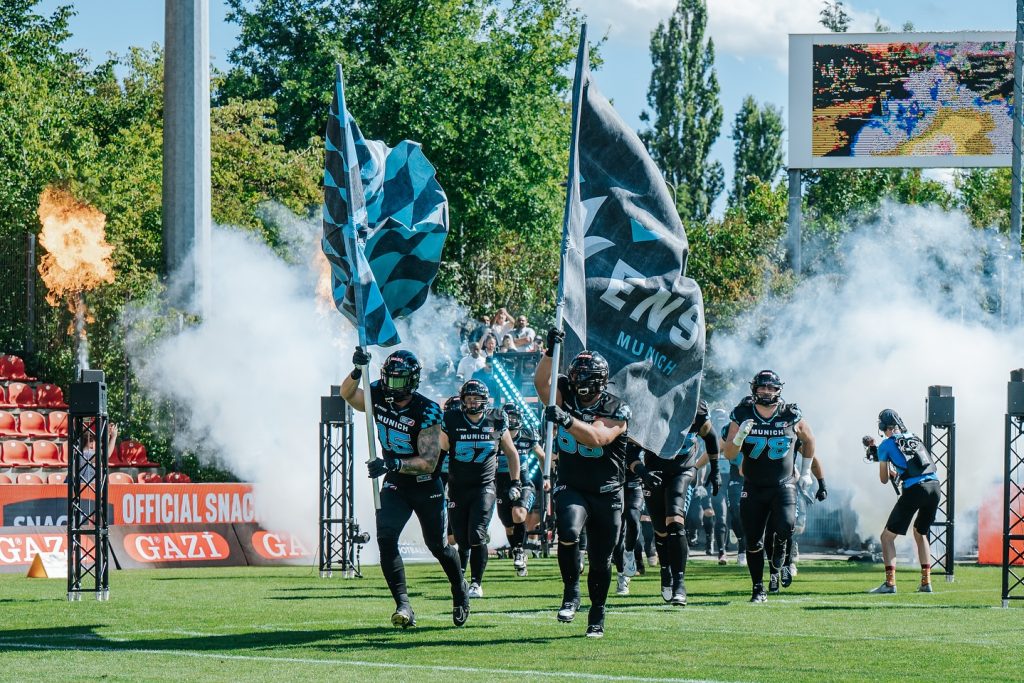 From the first whistle to the last, we left everything out there. The season ends, the legacy continues. Grateful be a part of it 

#munich #ravens #munichravens #gameday #semifinals #stuttgart #surge #football