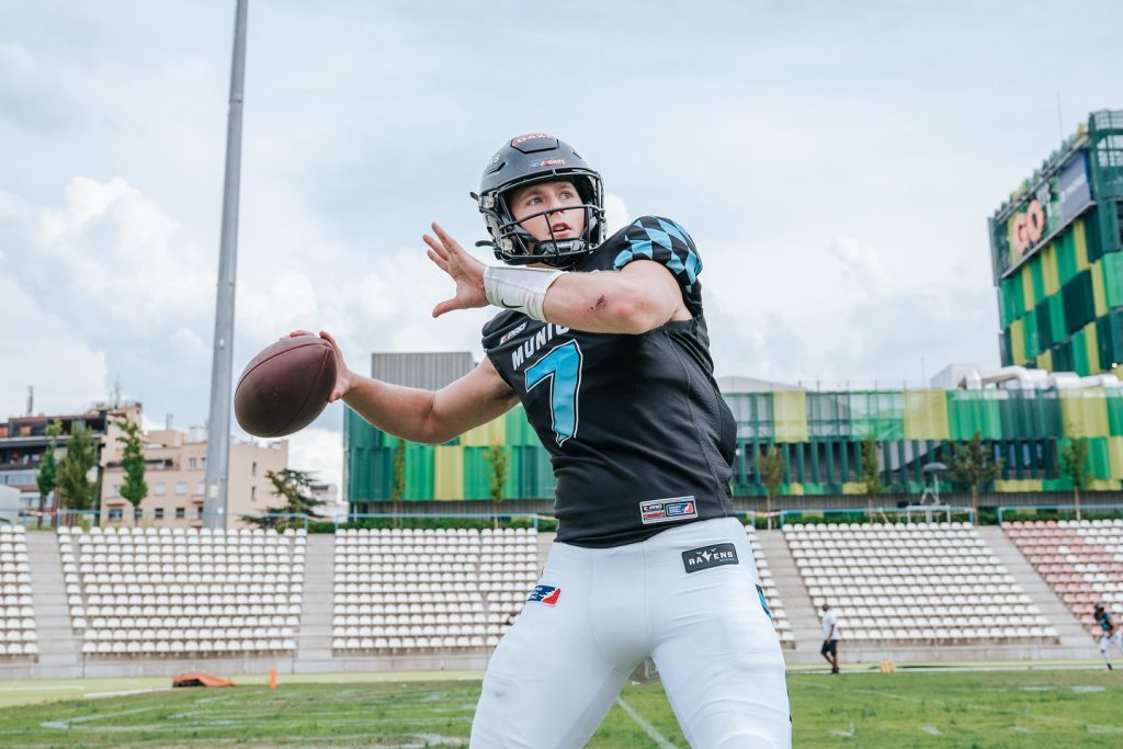 Tough battle, big win. Took down Madrid — one step closer to the playoffs.

#munich #ravens #munichravens #gameday #madrid #madridbravos #hardfight #win #roadtoplayoff