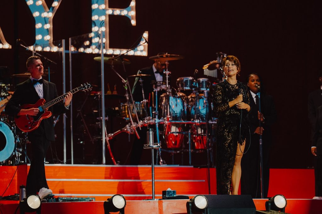 Powerful voice, strong presence, pure energy. Photographing Raye live was nothing short of inspiring.

#Raye #LiveMusic #ConcertPhotography #MusicPhotography #OnStage #ThroughMyLens #LivePerformance #CapturedMoments #PhotographyJourney #ArtistPhotograph #superbloom