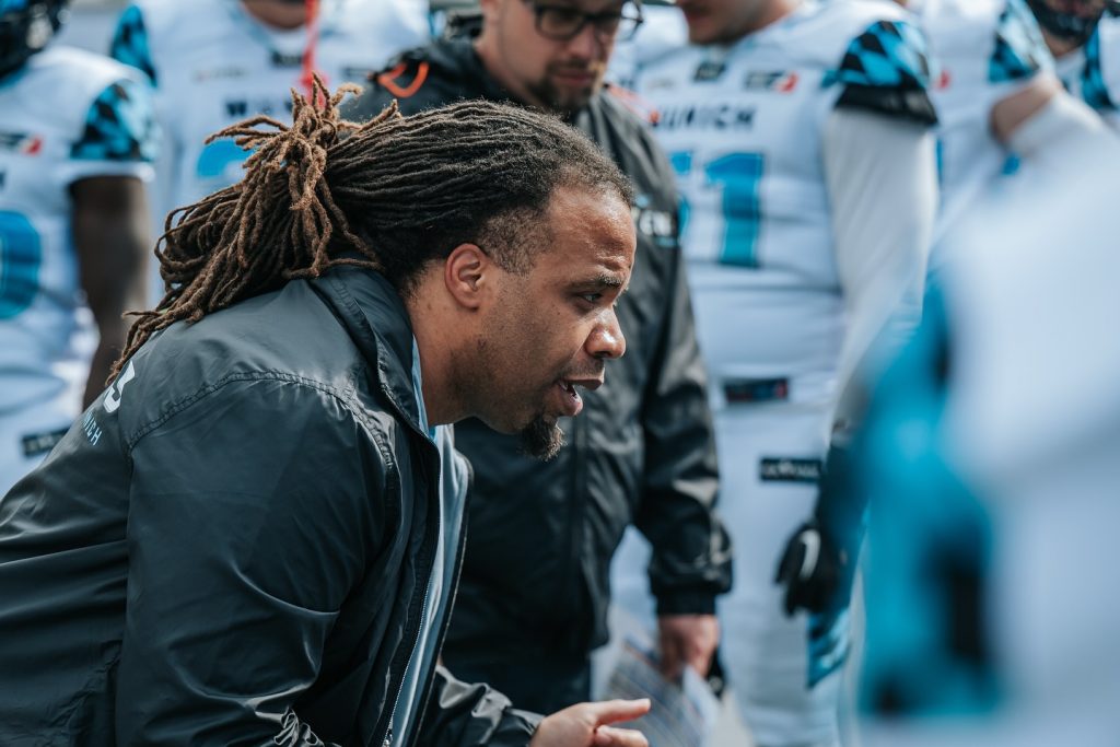 Didn’t punch it in this time—time to reload and hit harder.

📸 Danke für das Foto von mir @zwenjazwenja 

#munich #ravens #football #gameday #unleashyourwings #keepfighting
