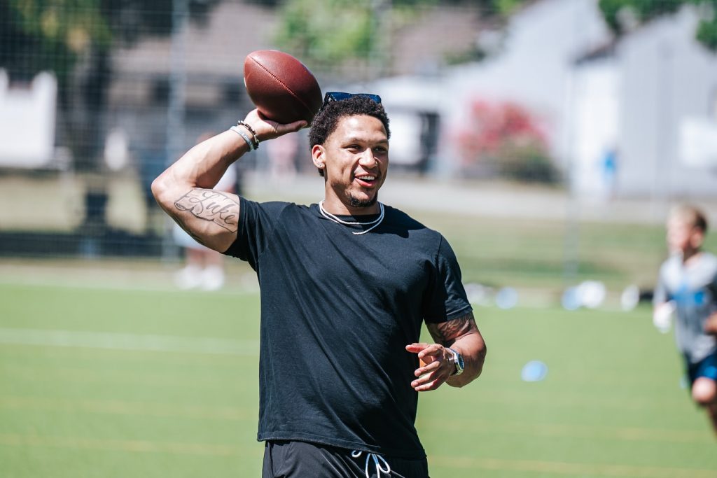 I had the opportunity to photograph the NFL stars Amon-Ra St. Brown and his brother Equanimeous St. Brown at their football camp — and what a day it was! The atmosphere was full of energy, motivation, and amazing people. Grateful to be part of it and capture these unforgettable moments behind the lens. 

#StBrownCamp #AmonRa #Equanimeous #FootballCamp #NFL