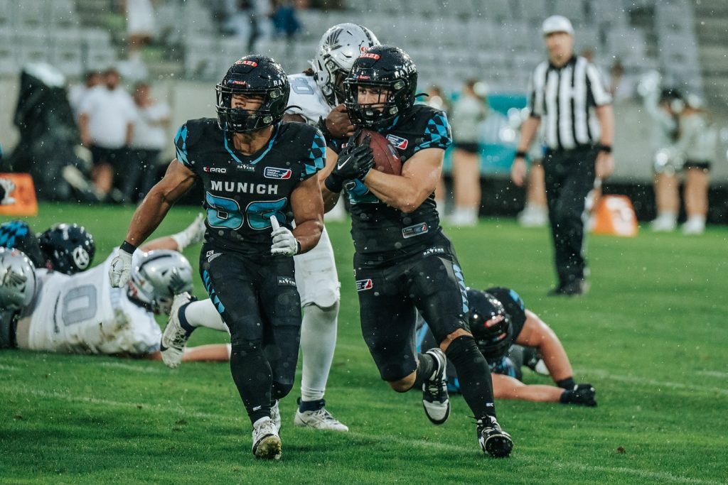 Kept it rolling. Still on track. 1:0!

Thank you @goran_vic_ for the picture of me

#munich #ravens #munichravens #gameday #tirol #raiders #tirolraiders #football #win