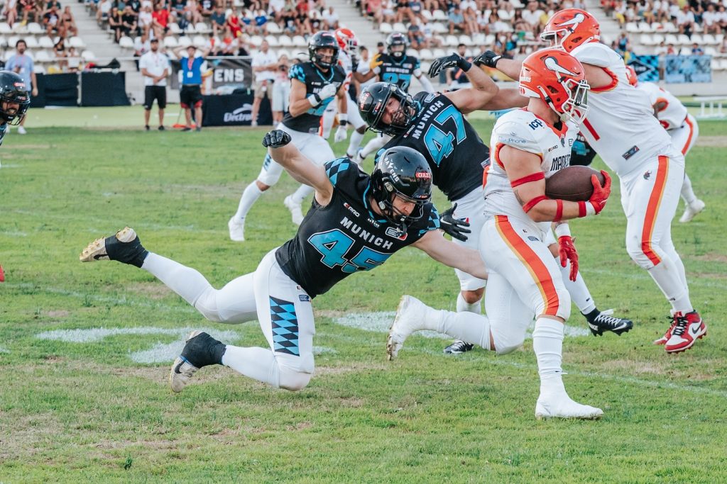 Tough battle, big win. Took down Madrid — one step closer to the playoffs.

#munich #ravens #munichravens #gameday #madrid #madridbravos #hardfight #win #roadtoplayoff