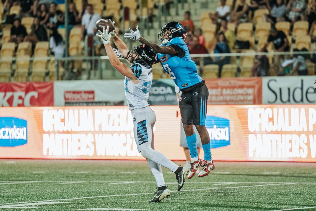 Every drop of sweat, every hit, every yard led us here. Now the true fight begins – the playoffs.

#munich #ravens #munichravens #ravenscrowd #gameday #win #roadtoplayoffs #wroclawpanthers