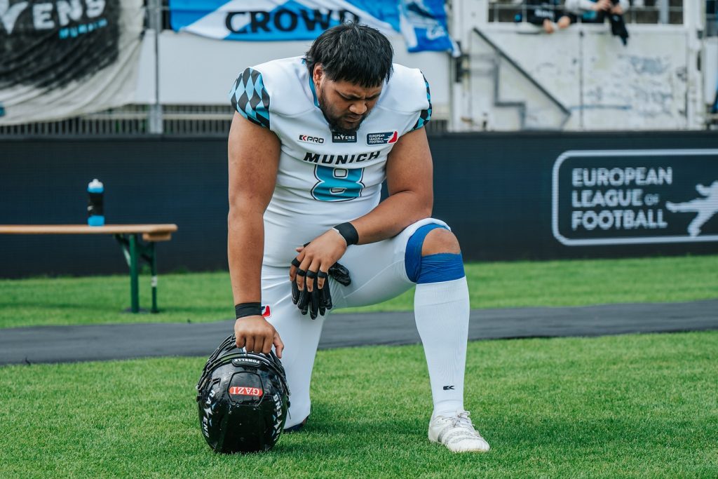 Didn’t punch it in this time—time to reload and hit harder.

📸 Danke für das Foto von mir @zwenjazwenja 

#munich #ravens #football #gameday #unleashyourwings #keepfighting