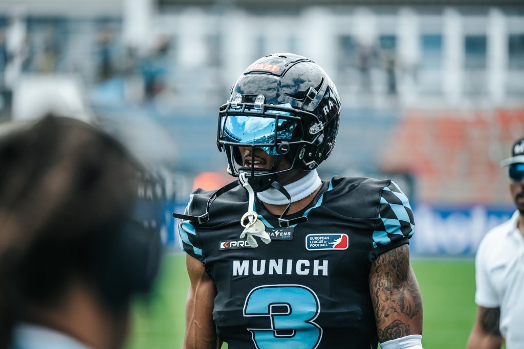 Gameday Recap. Back for year three with the Munich Ravens. Eyes on the prize — let’s make it count.

Thank you @goran_vic_ and @30nullvier_photographie for the photos of me

#football #munich #ravens #europeanleagueoffootball #stepbystep #gameday