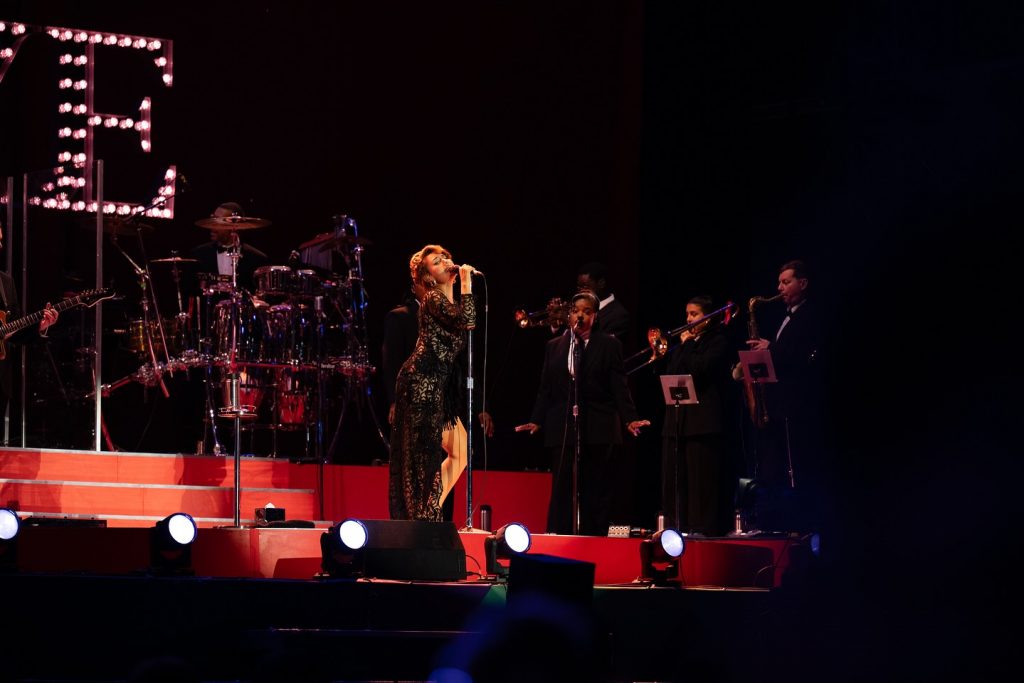 Powerful voice, strong presence, pure energy. Photographing Raye live was nothing short of inspiring.

#Raye #LiveMusic #ConcertPhotography #MusicPhotography #OnStage #ThroughMyLens #LivePerformance #CapturedMoments #PhotographyJourney #ArtistPhotograph #superbloom