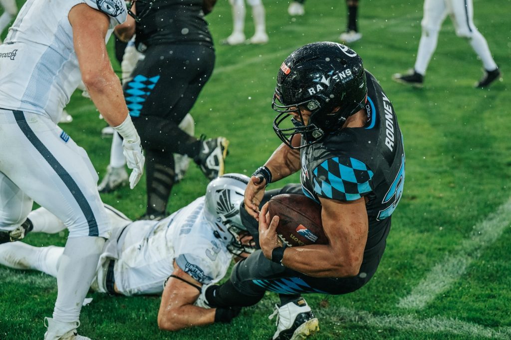 Kept it rolling. Still on track. 1:0!

Thank you @goran_vic_ for the picture of me

#munich #ravens #munichravens #gameday #tirol #raiders #tirolraiders #football #win