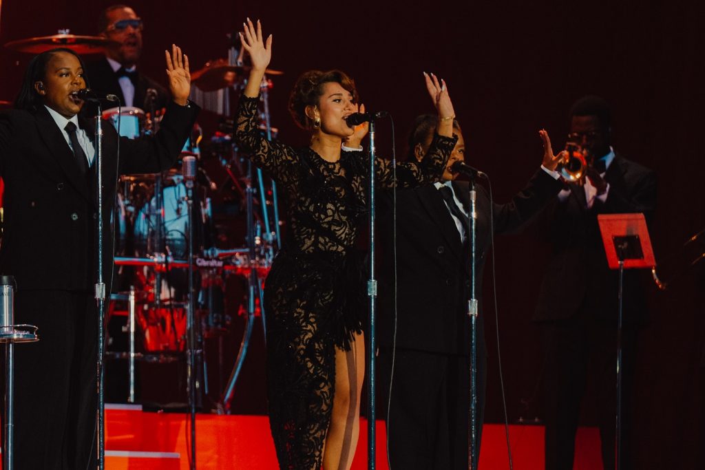 Powerful voice, strong presence, pure energy. Photographing Raye live was nothing short of inspiring.

#Raye #LiveMusic #ConcertPhotography #MusicPhotography #OnStage #ThroughMyLens #LivePerformance #CapturedMoments #PhotographyJourney #ArtistPhotograph #superbloom