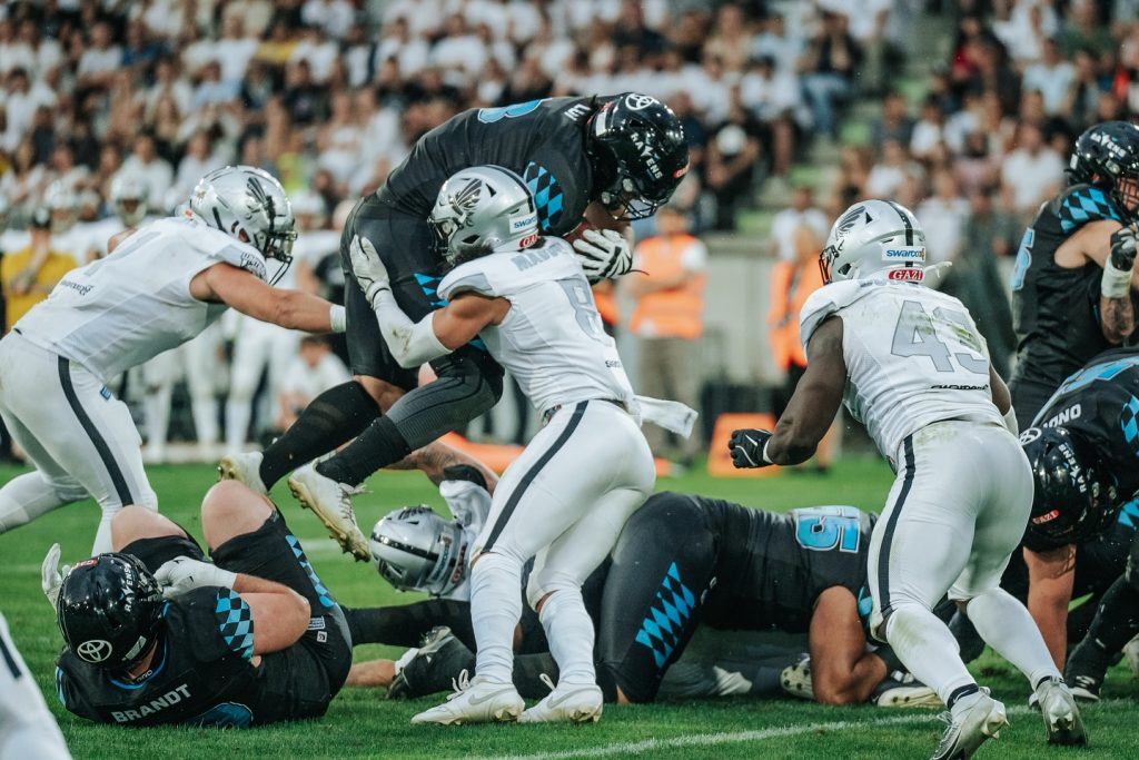Kept it rolling. Still on track. 1:0!

Thank you @goran_vic_ for the picture of me

#munich #ravens #munichravens #gameday #tirol #raiders #tirolraiders #football #win