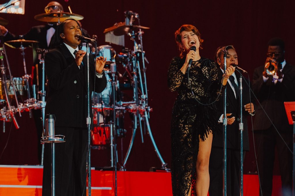 Powerful voice, strong presence, pure energy. Photographing Raye live was nothing short of inspiring.

#Raye #LiveMusic #ConcertPhotography #MusicPhotography #OnStage #ThroughMyLens #LivePerformance #CapturedMoments #PhotographyJourney #ArtistPhotograph #superbloom