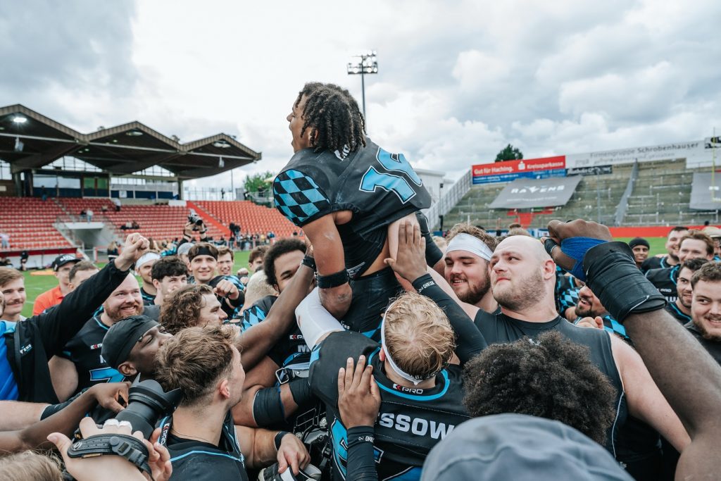 Earned. Not given. Another W. Let’s go to the playoffs 

#munich #ravens #munichravens #gameday #europeanleagueoffootball #wroclawpanthers #divisionchampions