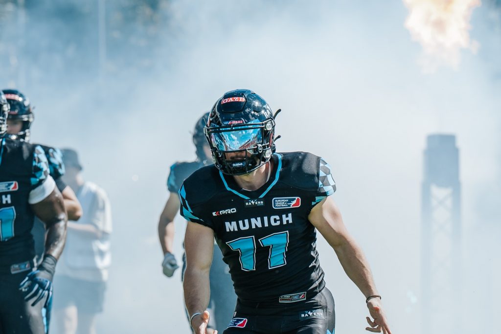 From the first whistle to the last, we left everything out there. The season ends, the legacy continues. Grateful be a part of it 

#munich #ravens #munichravens #gameday #semifinals #stuttgart #surge #football