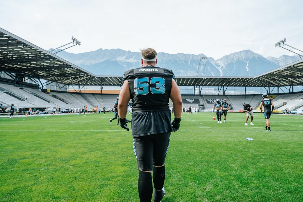 Kept it rolling. Still on track. 1:0!

Thank you @goran_vic_ for the picture of me

#munich #ravens #munichravens #gameday #tirol #raiders #tirolraiders #football #win