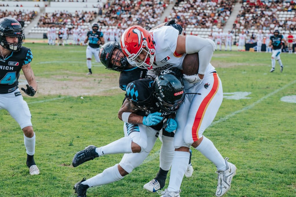 Tough battle, big win. Took down Madrid — one step closer to the playoffs.

#munich #ravens #munichravens #gameday #madrid #madridbravos #hardfight #win #roadtoplayoff