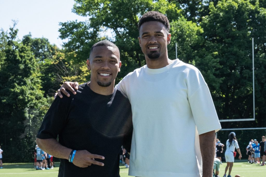 I had the opportunity to photograph the NFL stars Amon-Ra St. Brown and his brother Equanimeous St. Brown at their football camp — and what a day it was! The atmosphere was full of energy, motivation, and amazing people. Grateful to be part of it and capture these unforgettable moments behind the lens. 

#StBrownCamp #AmonRa #Equanimeous #FootballCamp #NFL