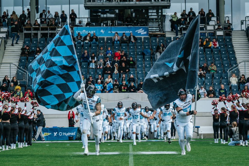 Didn’t punch it in this time—time to reload and hit harder.

📸 Danke für das Foto von mir @zwenjazwenja 

#munich #ravens #football #gameday #unleashyourwings #keepfighting