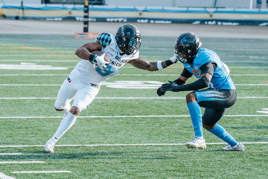 Every drop of sweat, every hit, every yard led us here. Now the true fight begins – the playoffs.

#munich #ravens #munichravens #ravenscrowd #gameday #win #roadtoplayoffs #wroclawpanthers