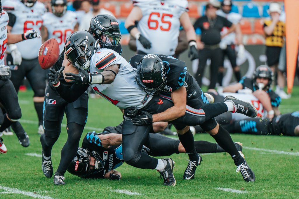 Another one in the books. Solid team win in Game 4 — we’re locked in and hungry for more.  Let’s keep pushing

#football #munich #ravens #munichravens #unleashyourwings #gameday #win #helvetic #helveticmercenaries
