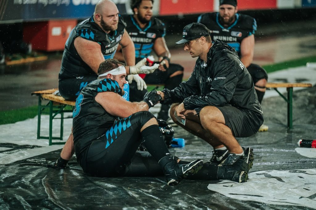 Kept it rolling. Still on track. 1:0!

Thank you @goran_vic_ for the picture of me

#munich #ravens #munichravens #gameday #tirol #raiders #tirolraiders #football #win