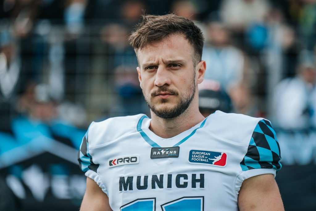 Didn’t punch it in this time—time to reload and hit harder.

📸 Danke für das Foto von mir @zwenjazwenja 

#munich #ravens #football #gameday #unleashyourwings #keepfighting