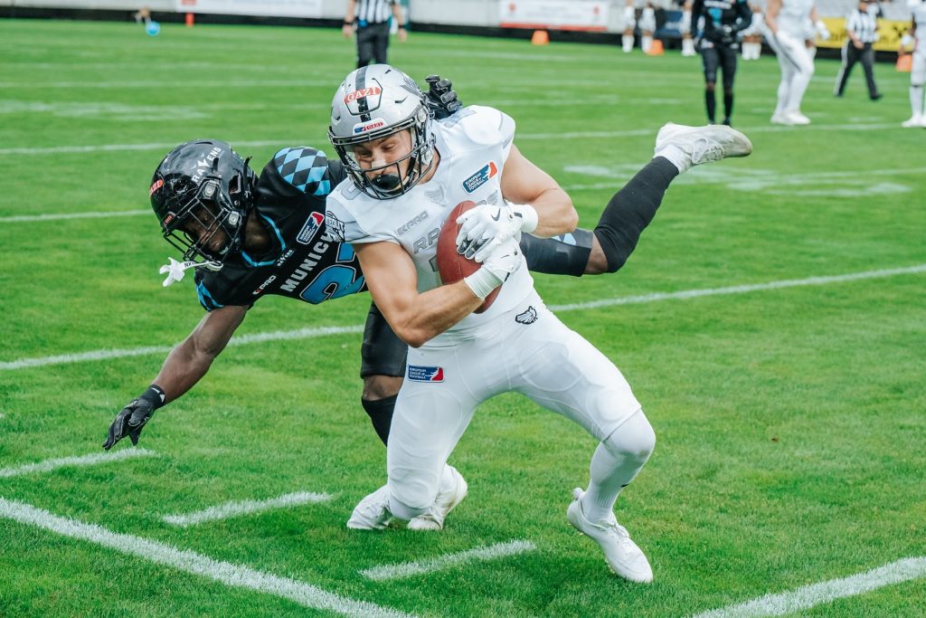 Kept it rolling. Still on track. 1:0!

Thank you @goran_vic_ for the picture of me

#munich #ravens #munichravens #gameday #tirol #raiders #tirolraiders #football #win