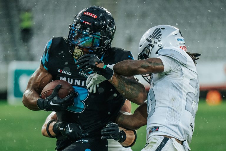 Kept it rolling. Still on track. 1:0!

Thank you @goran_vic_ for the picture of me

#munich #ravens #munichravens #gameday #tirol #raiders #tirolraiders #football #win